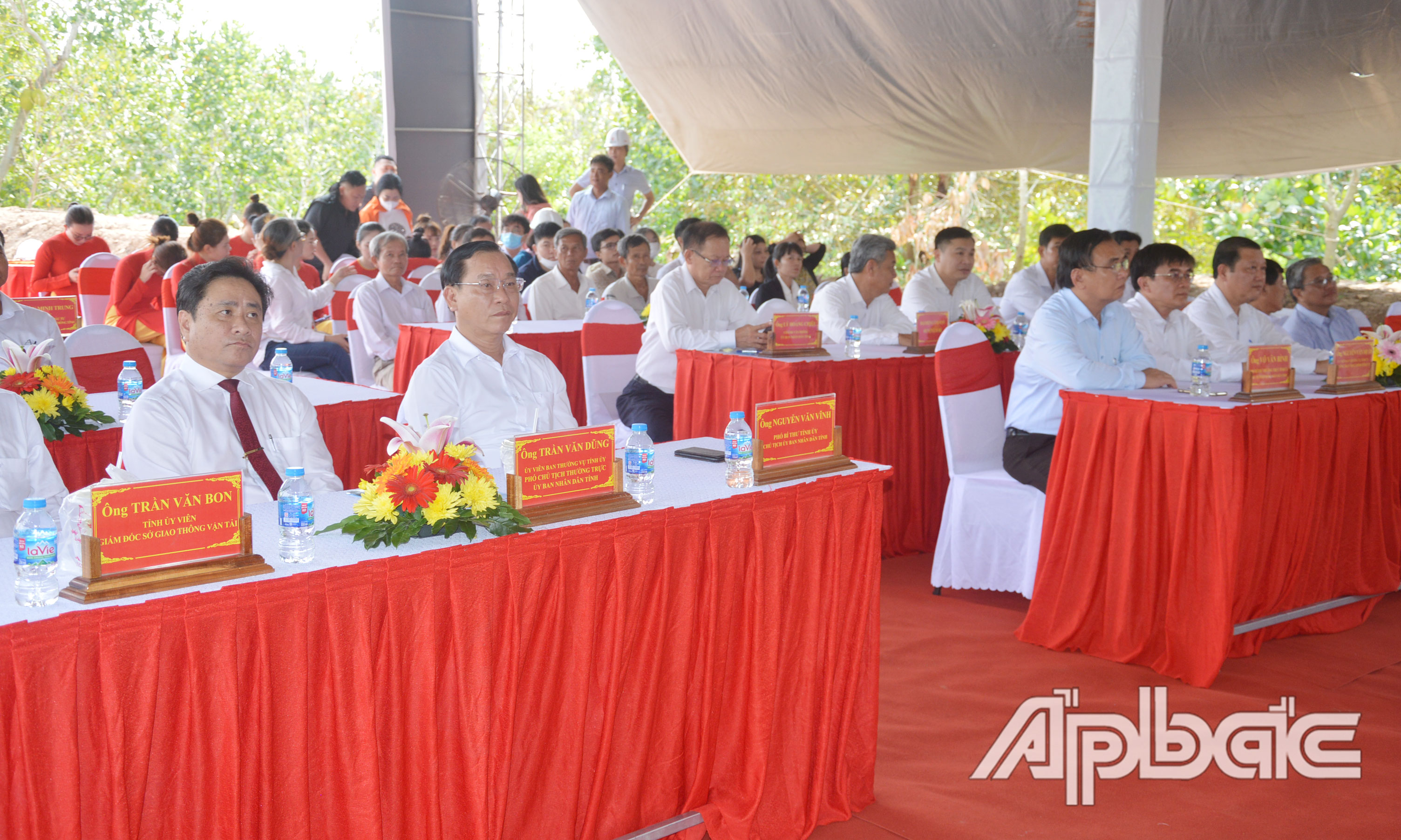 Các đại biểu tham dự Lễ khởi công.