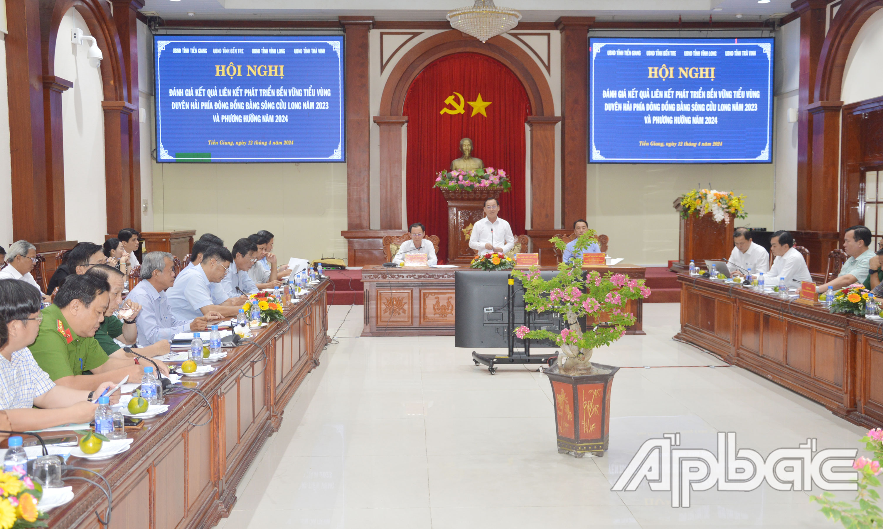 Quang cảnh hội nghị.