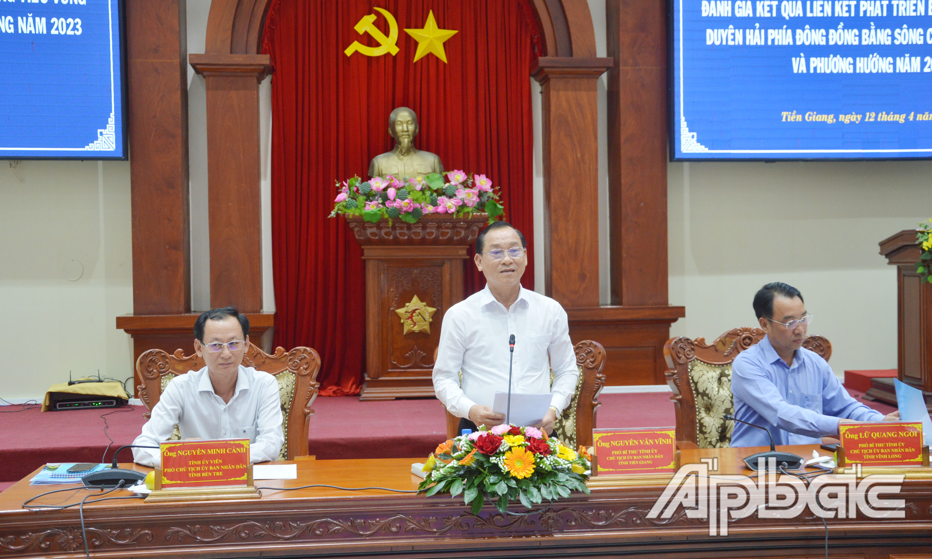 Đồng chí Nguyễn Văn Vĩnh phát biểu tại hội nghị.