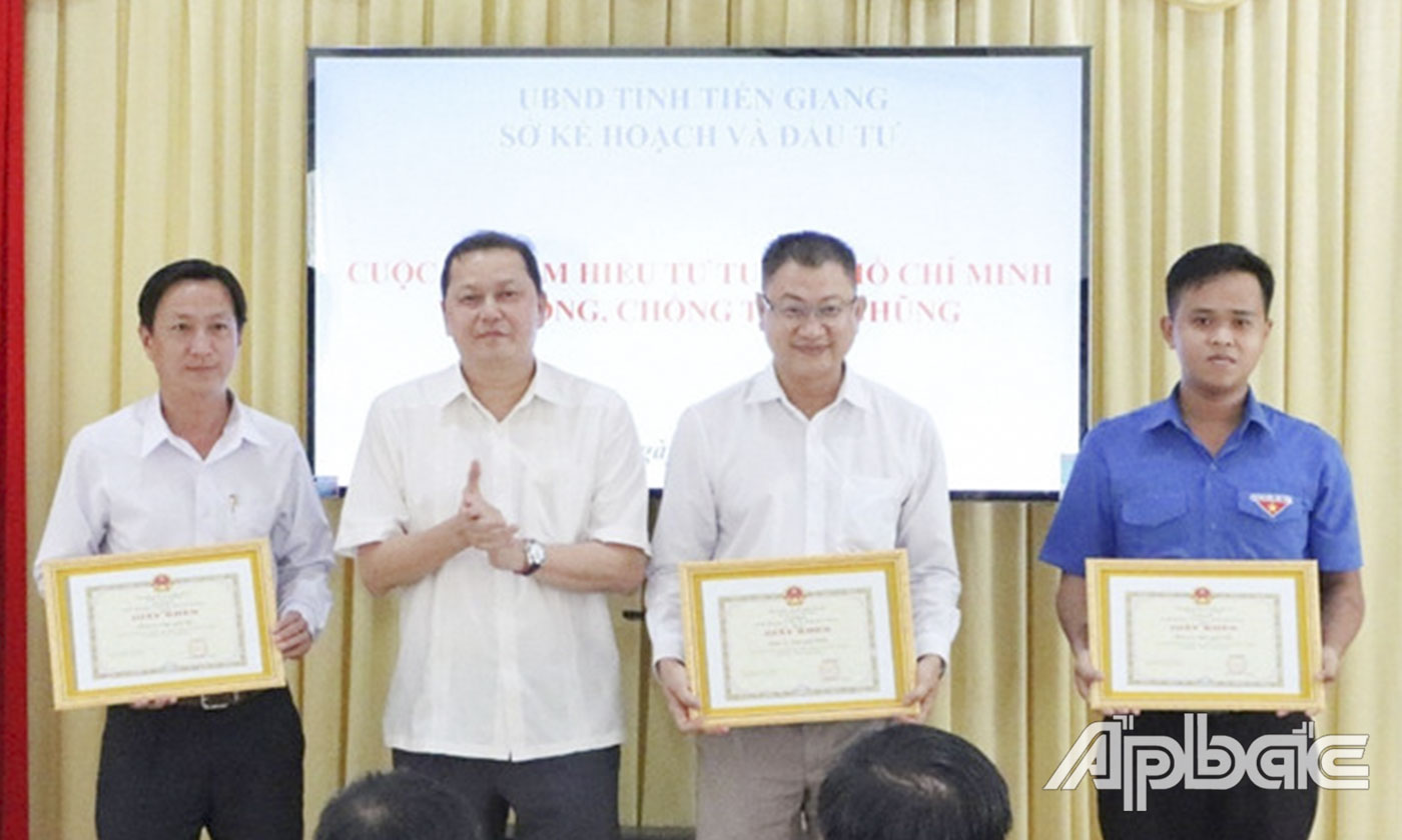 Buổi tọa đàm gắn với tổ chức Cuộc thi tìm hiểu tư tưởng Hồ Chí Minh về phòng, chống tham nhũng gắn với chuyên đề năm 2023 “Học tập và làm theo tư tưởng, đạo đức, phong cách Hồ Chí Minh về phát huy dân chủ trong xây dựng Đảng và hệ thống chính trị”