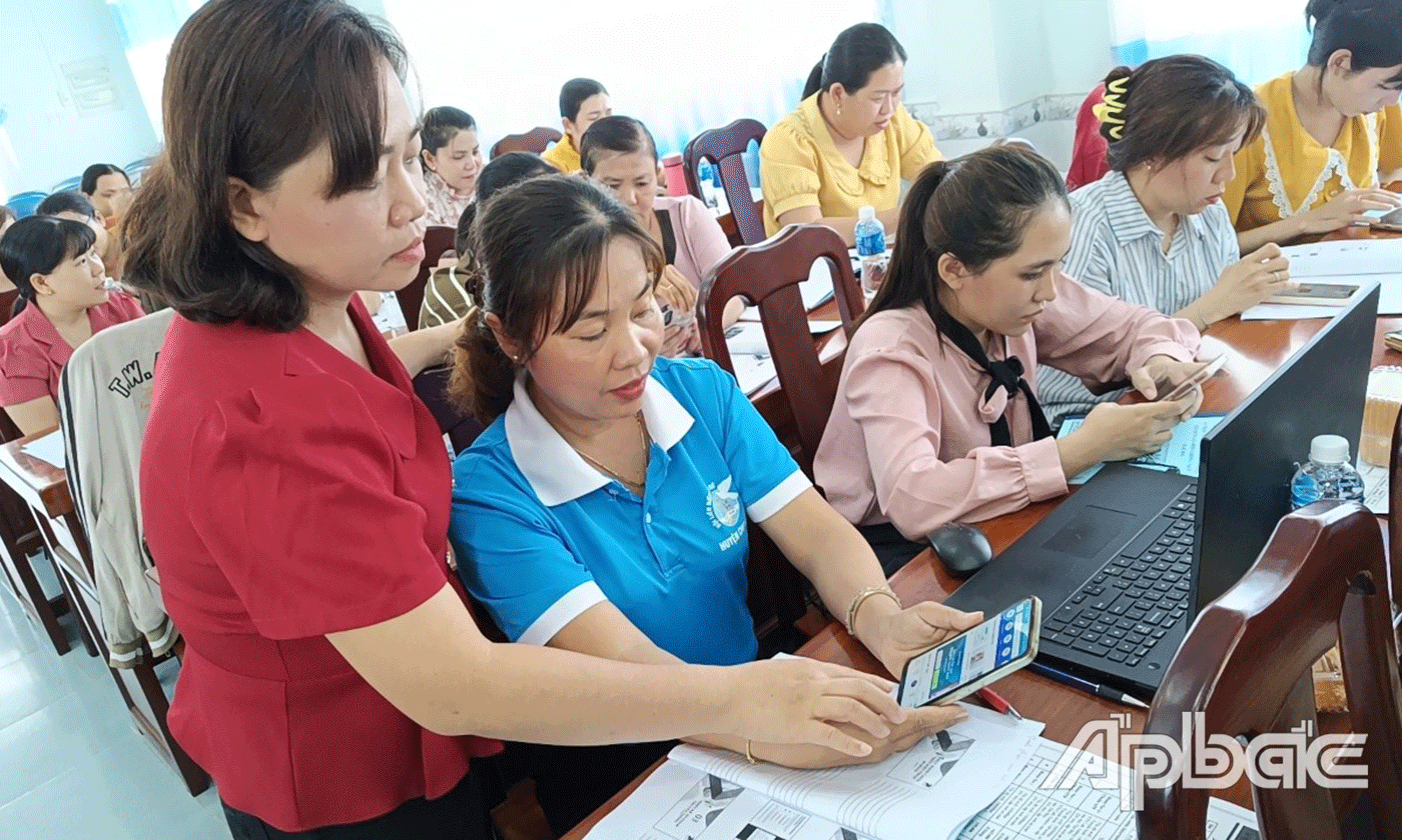 Quang cảnh buổi tập huấn.
