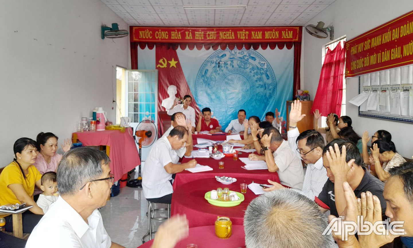Tỷ lệ đảng viên tham gia sinh hoạt hằng tháng đạt trên 90%.