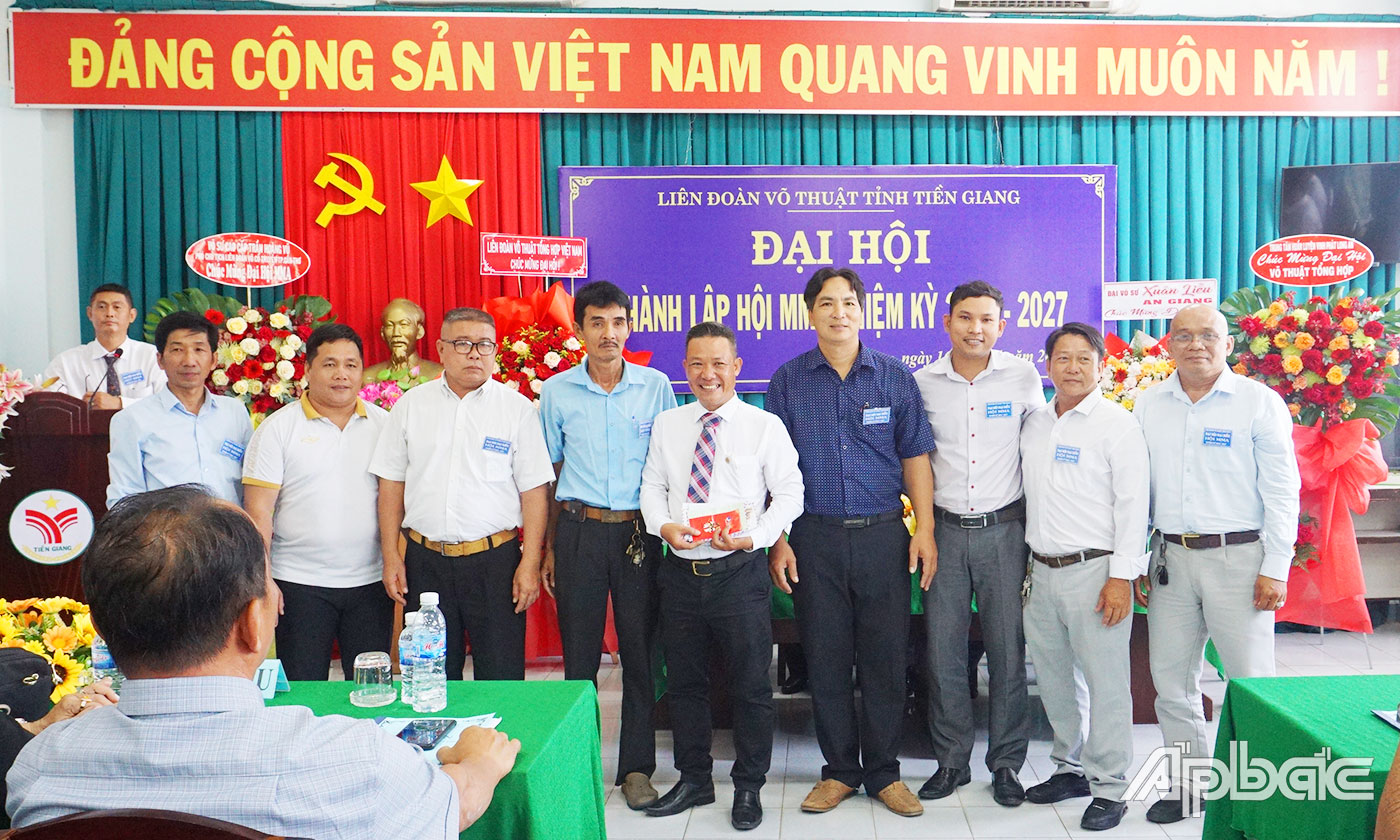 Các hội võ thuật chúc mừng Hội MMA tỉnh 