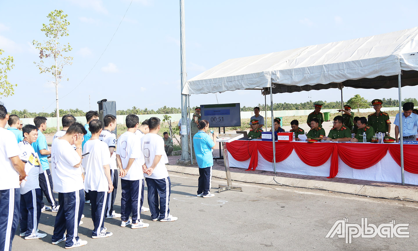 Các đội tham gia phần thi lý thuyết.