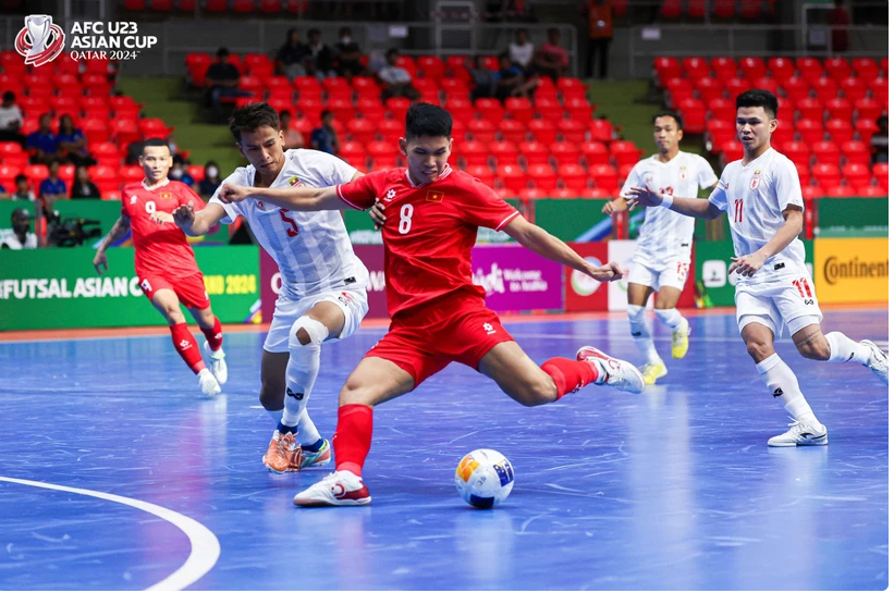 Tuyển Futsal Việt Nam (áo đỏ) chia điểm với Myanmar ở ngày ra quân. (Nguồn: AFC)