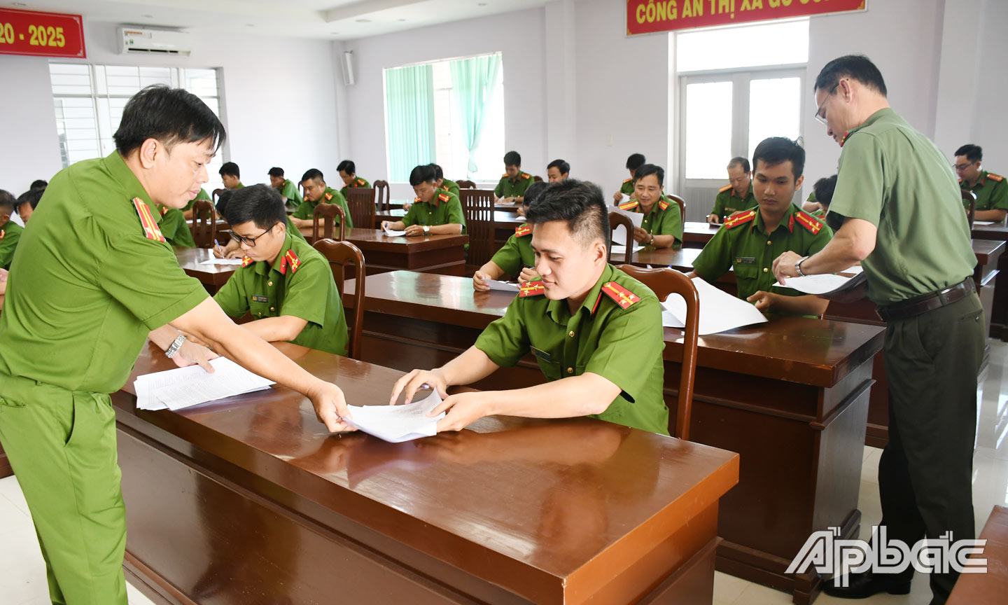 Kiểm tra Cảnh sát khu vực nâng cao các mặt công tác Công an ở cơ sở. 
