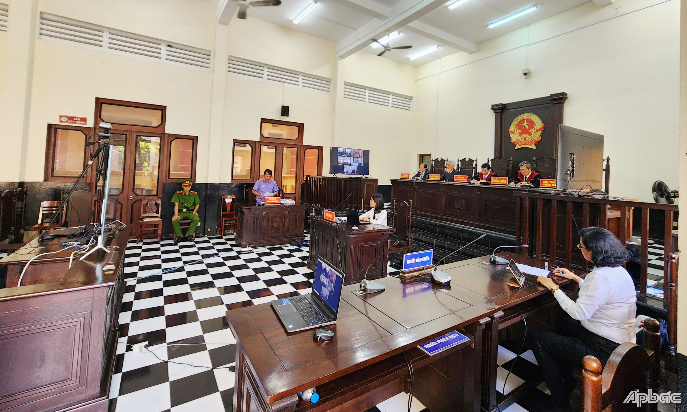 Quang cảnh phiên tòa.