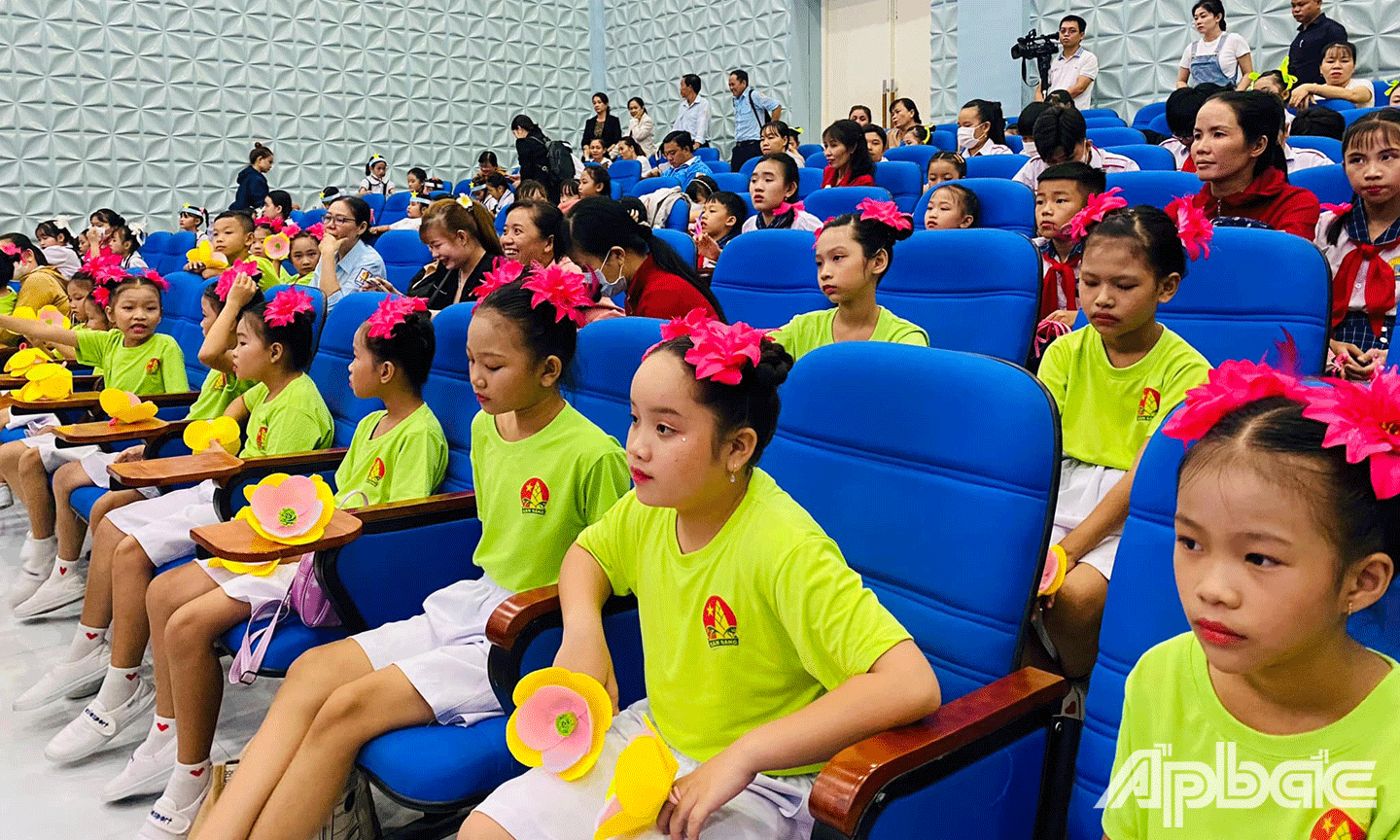 Các em đội viên, học sinh tham gia Hội thi