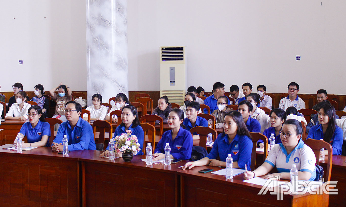 Các đại biểu tham dự hội thi.