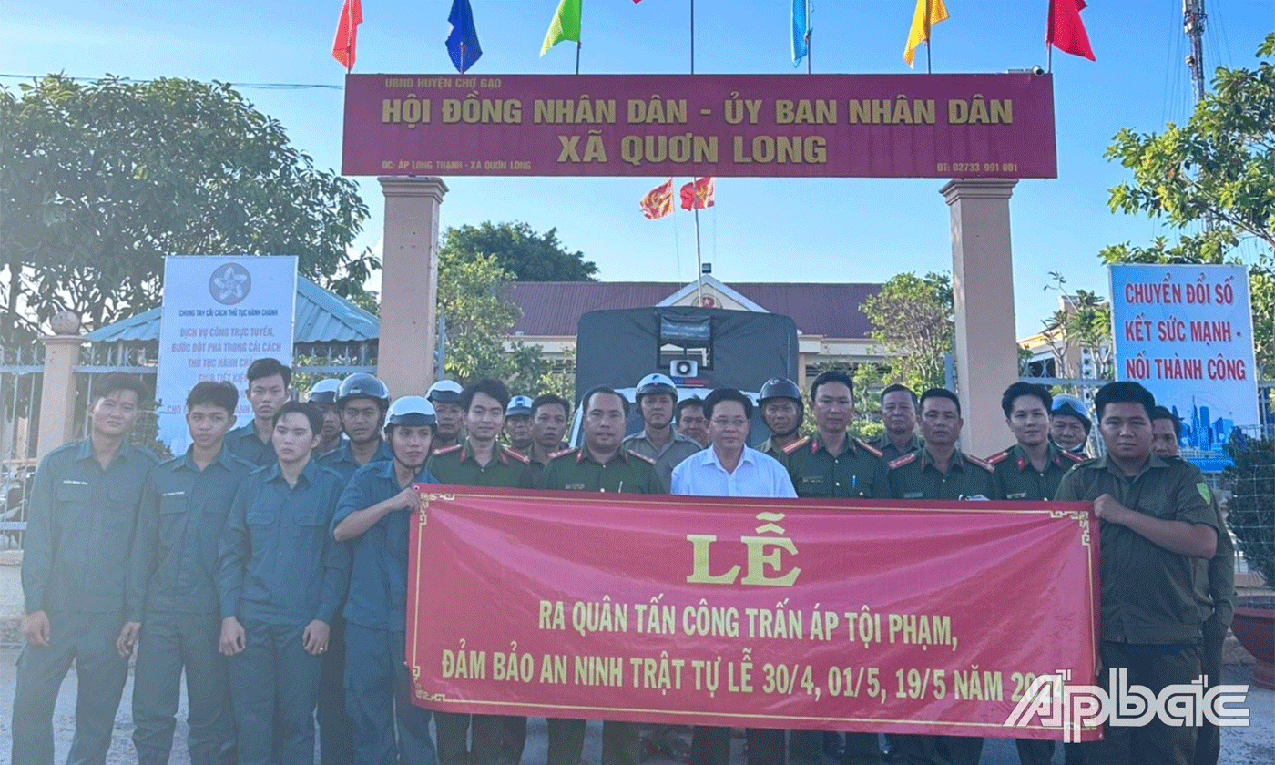 Công an các xã, thị trấn đồng loạt ra quân.