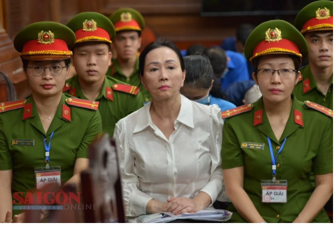 Bị cáo Trương Mỹ Lan tại tòa ngày 11-4. Ảnh: CAO THĂNG