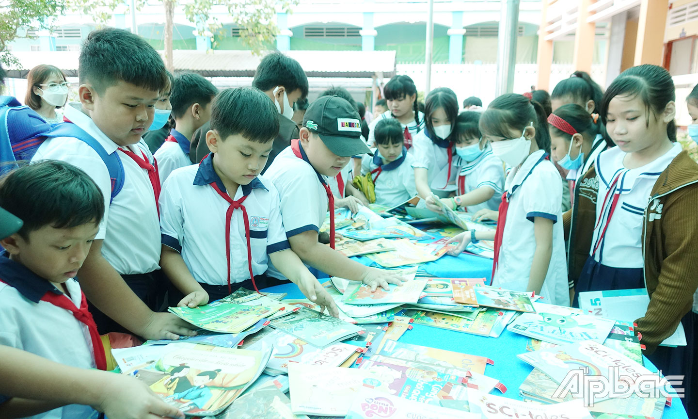 Học sinh tham gia các hoạt động “Ngày hội Đọc sách” do Phòng Giáo dục và Đào tạo phối hợp Trung tâm Văn hóa - Thể thao và Truyền thanh huyện Cai Lậy phối hợp tổ chức.