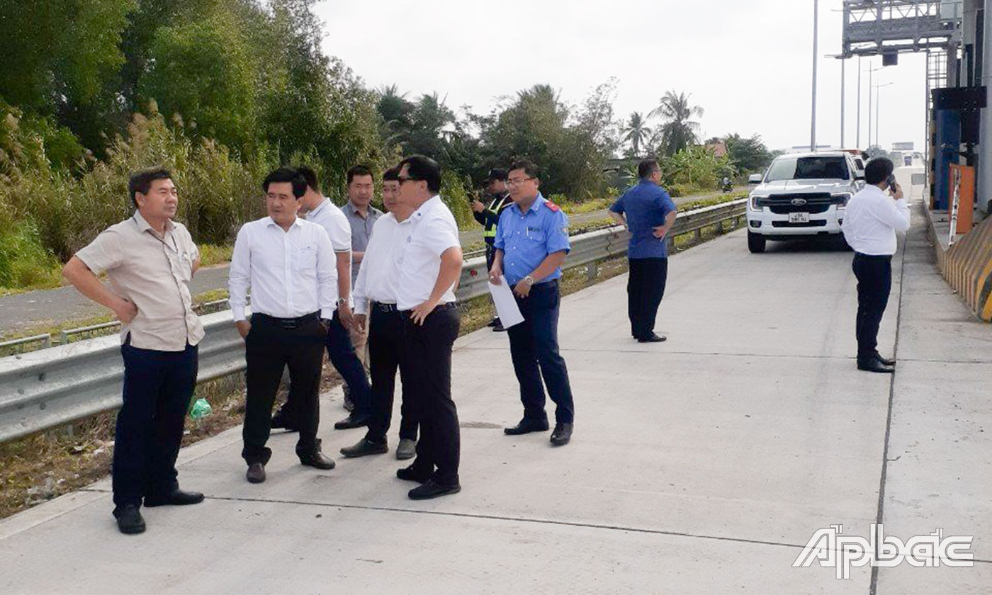 Ban An toàn giao thông tỉnh phối hợp Sở Giao thông vận tải và các đơn vị liên quan kiểm tra tuyến cao tốc Trung Lương - Mỹ Thuận
