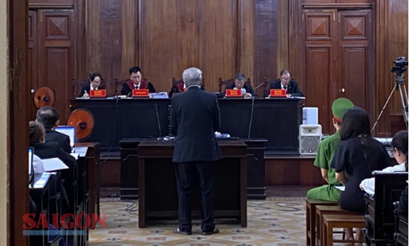 Quang cảnh phiên tòa ngày 23-4.