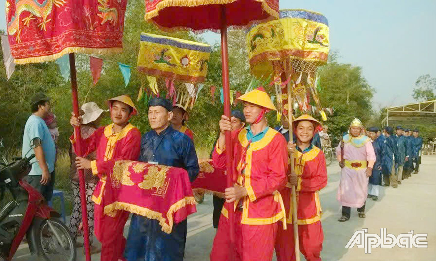 Lễ rước sắc thần.