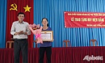 Huyện Gò Công Tây: Trao tặng Huy hiệu Đảng cho 20 đảng viên