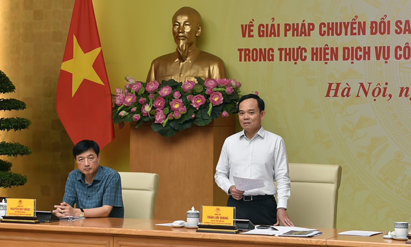 Phó Thủ tướng Trần Lưu Quang yêu cầu các bộ, ngành, địa phương quyết tâm thực hiện mục tiêu thống nhất sử dụng một tài khoản là VNeID trong thực hiện thủ tục hành chính từ ngày 1/7/2024 - Ảnh: VGP/Hải Minh
