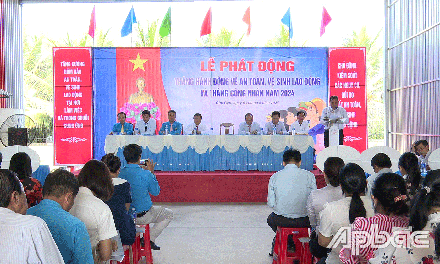 Quang cảnh lễ phát động.