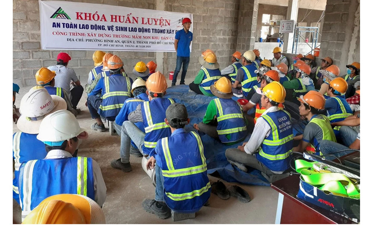 Các doanh nghiệp, đơn vị cần tăng cường huấn luyện về an toàn cho người lao động. Ảnh: XUÂN HUY 