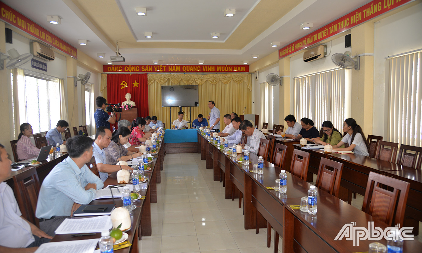 Quang cảnh buổi làm việc
