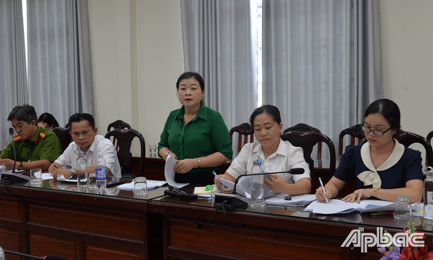 Đại biểu phát biểu ý kiến.