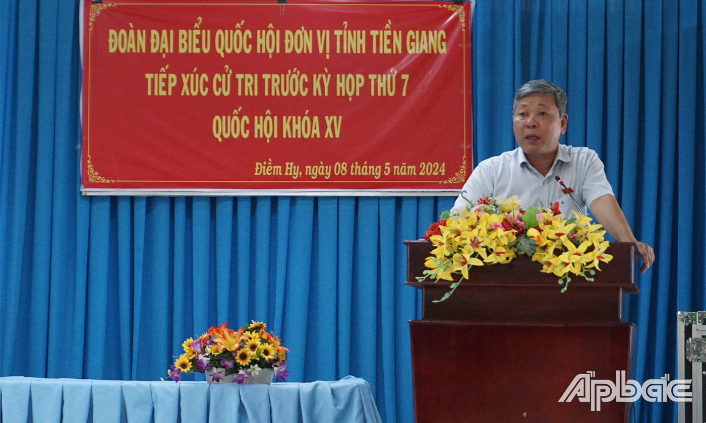 Đại biểu Nguyễn Hoàng Mai trả lời các ý kiến của cử tri