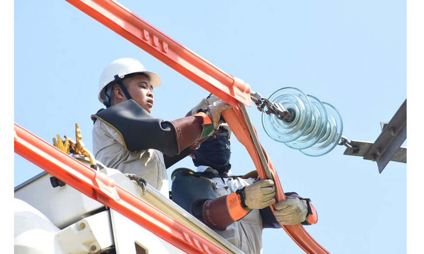 Hệ thống điện chịu sức ép lớn trước nhu cầu điện tăng trưởng vượt kế hoạch. Nguồn: Điện lực miền bắc