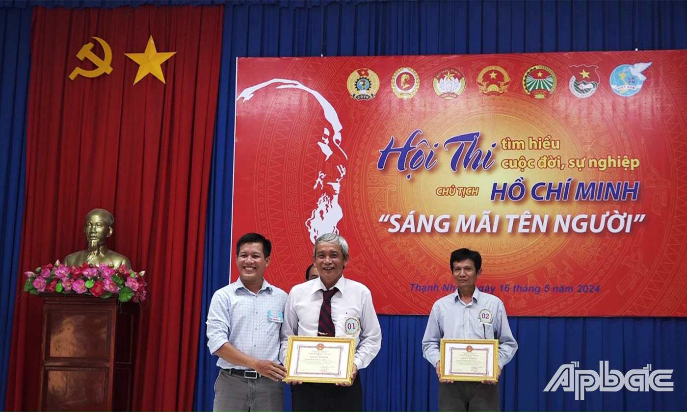 Trao giải cho các đơn vị có thành tích trong Hội thi