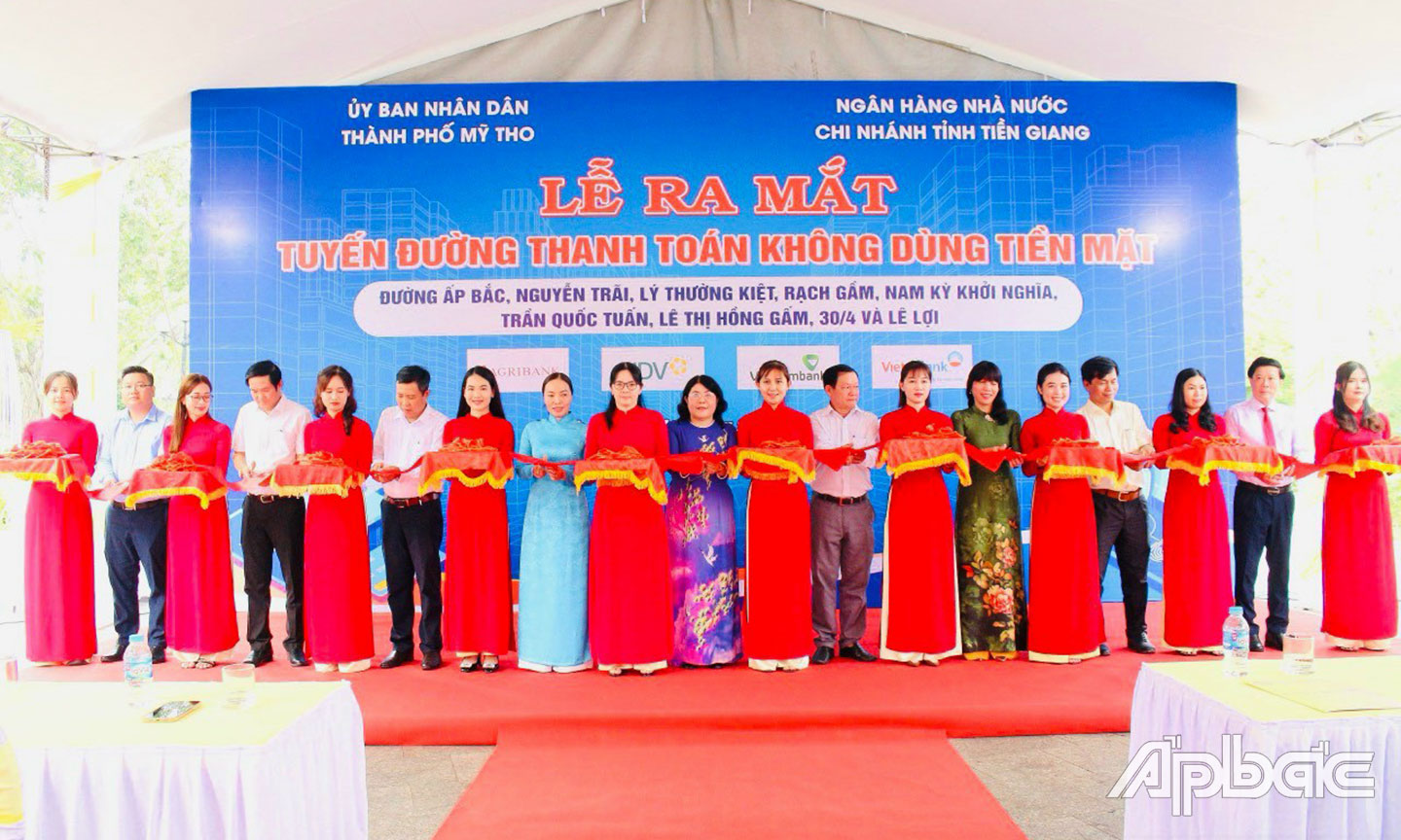 Ra mắt tuyến đường thanh toán không dùng tiền mặt.