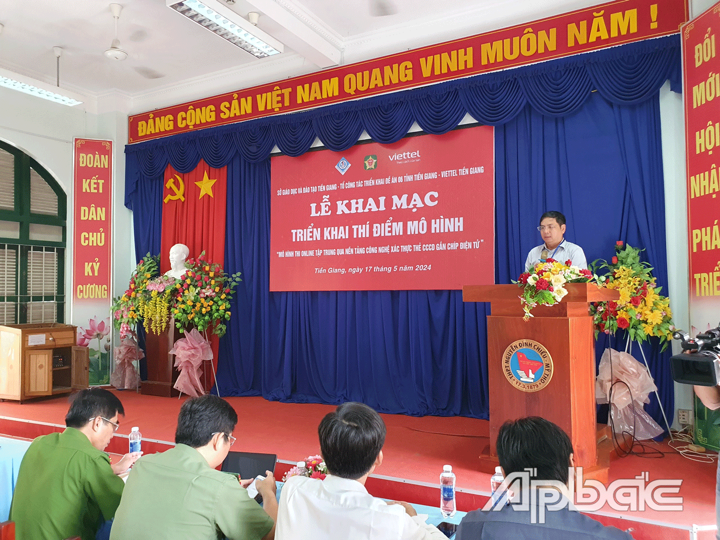 Phó Giám đốc Sở GD-ĐT Tiền Giang Nguyễn Phương Toàn phát biểu. 