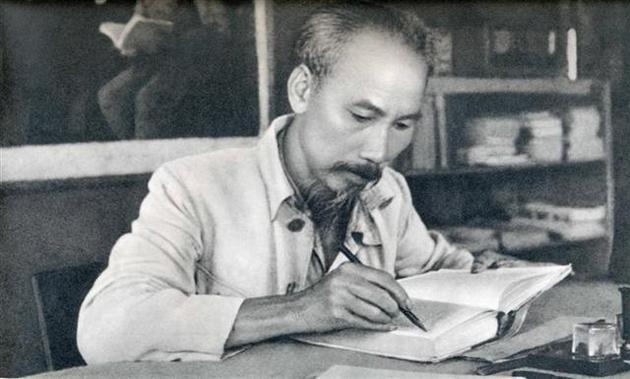 Chủ tịch Hồ Chí Minh dẫn dắt cách mạng Việt Nam đi từ thắng lợi này đến thắng lợi khác, vì mục tiêu giành độc lập, tự do cho dân tộc, hạnh phúc cho nhân dân.