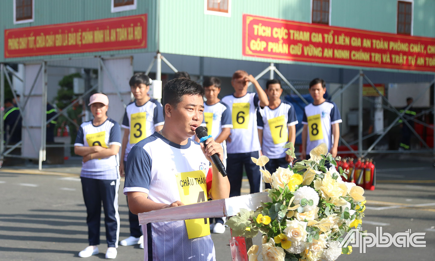 Các đội thi phần lý thuyết.