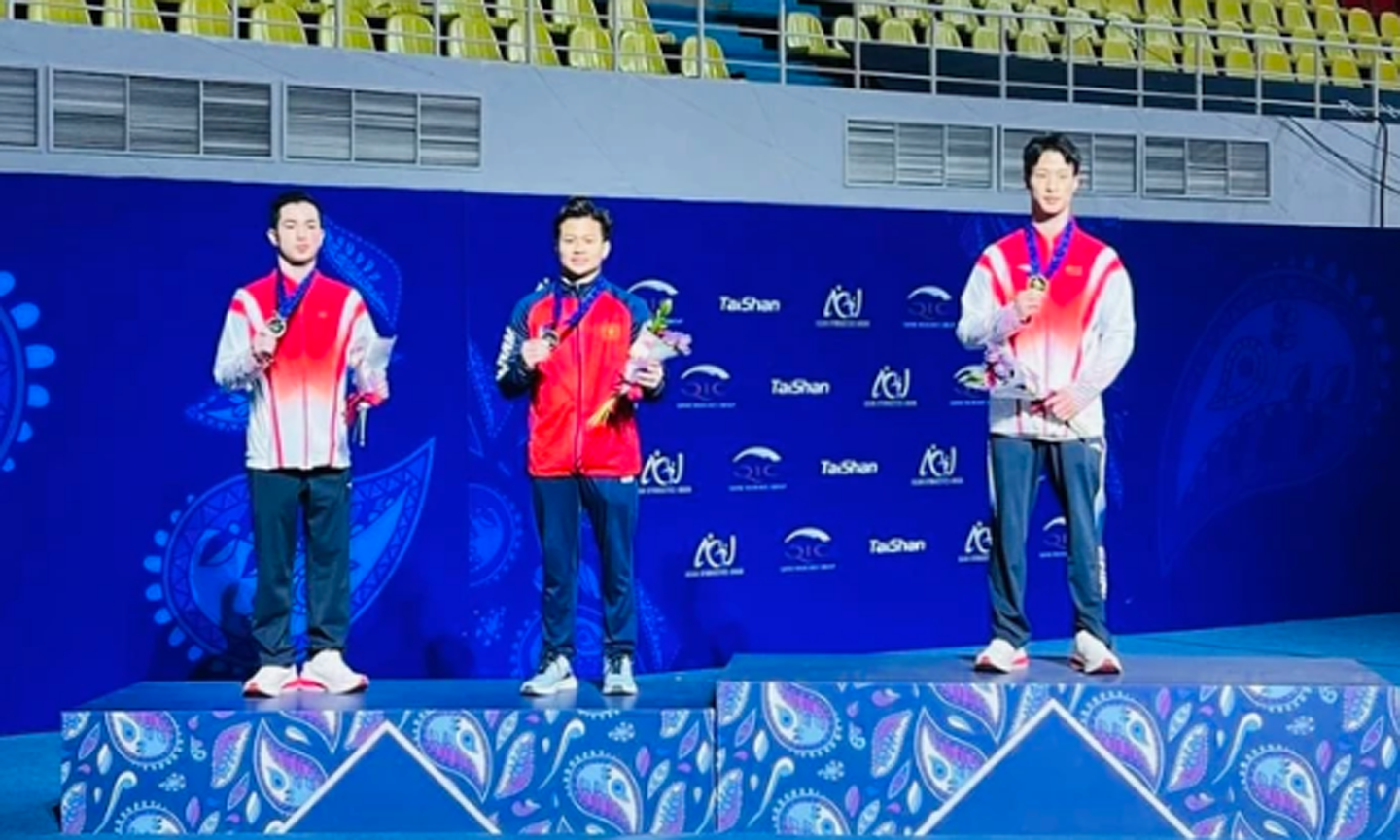 Khánh Phong (giữa) đã giành được HCB ở giải vô địch châu Á 2024. Ảnh: TDDCVN