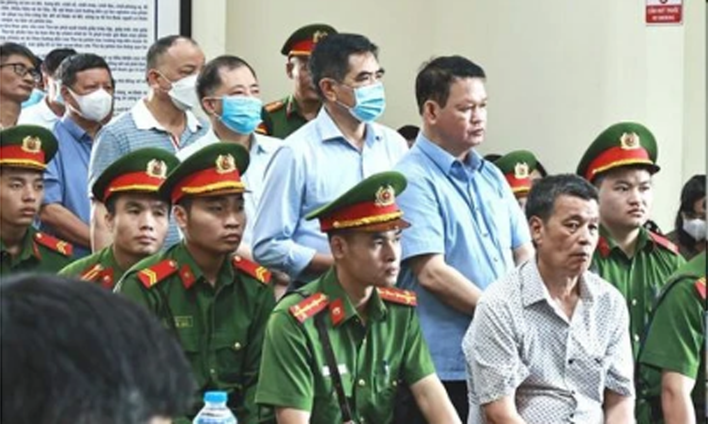 Các bị cáo tại phiên xét xử sơ thẩm.