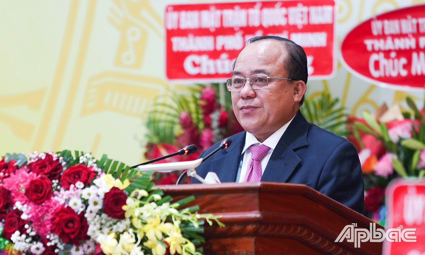 Đồng chí Nguyễn Chí Trung, Chủ tịch Uỷ ban MTTQ tỉnh phát biếu tại Đại hội.