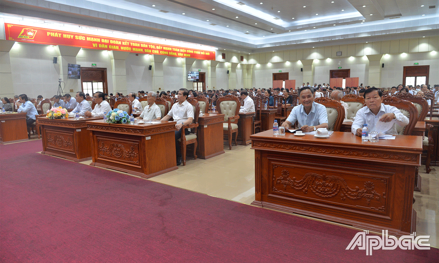 Đại biểu dự tại điểm cầu Hội trường Ấp Bắc, Trung tâm hội nghị tỉnh.