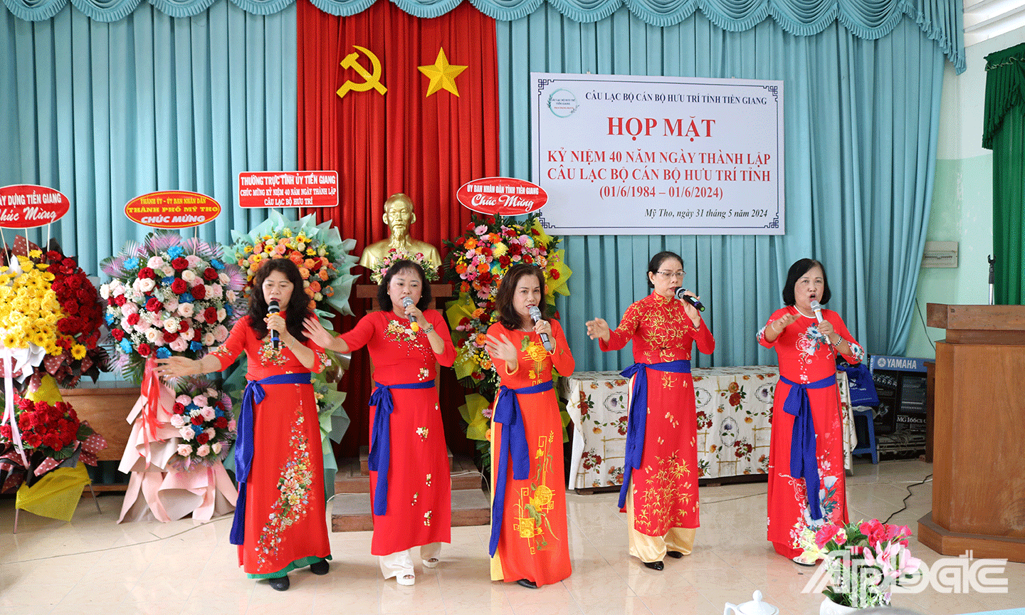 Văn nghệ tại kỷ niệm 40 năm thành lập Câu lạc bộ hưu trí