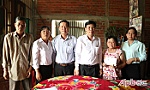 Huyện Chợ Gạo: Thăm và trao hỗ trợ hộ gia đình bị ảnh hưởng lốc xoáy