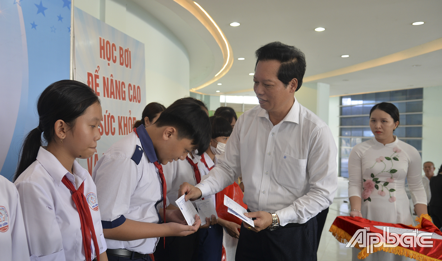 Quỹ Bảo trợ trẻ em tiếp nhận gần 2 tỷ đồng