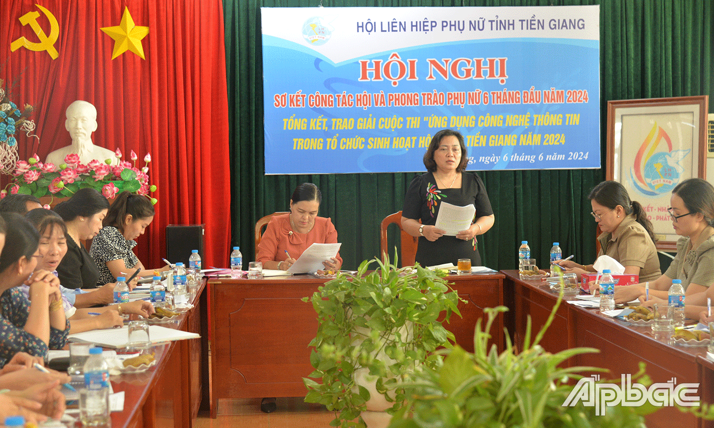 Phó Chủ tịch Hội LHPN tỉnh Đặng Thị Ngọc Điệp phát biểu tại hội nghị sơ kết.