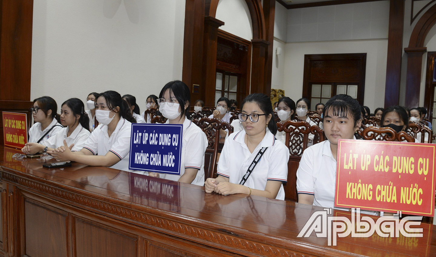 Quang cảnh buối mít tinh