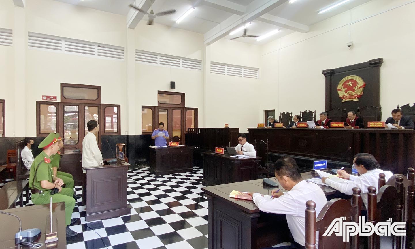 Quang cảnh phiên toà xét xử.