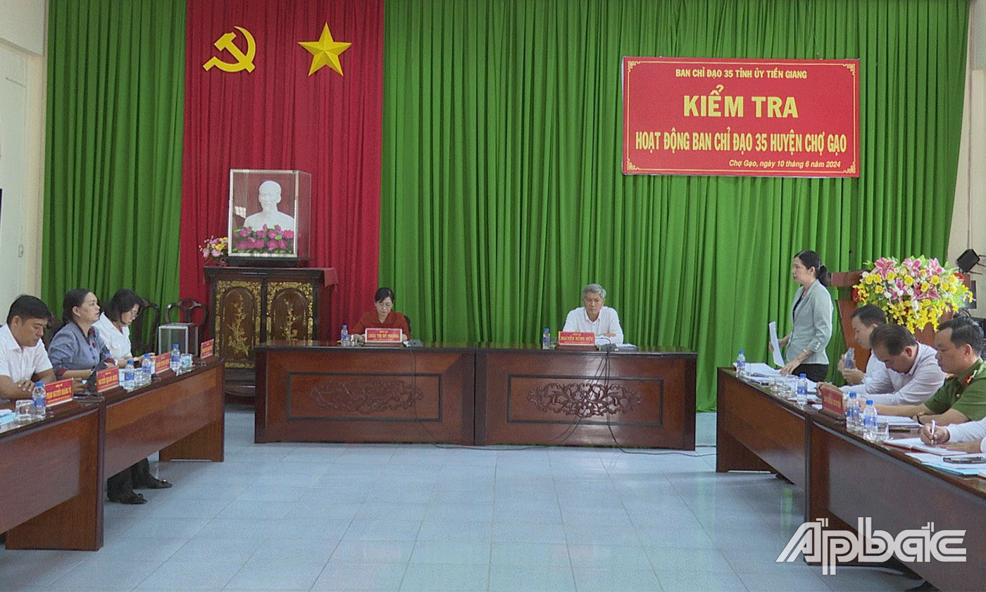Đại biểu phát biểu tại buổi làm việc.
