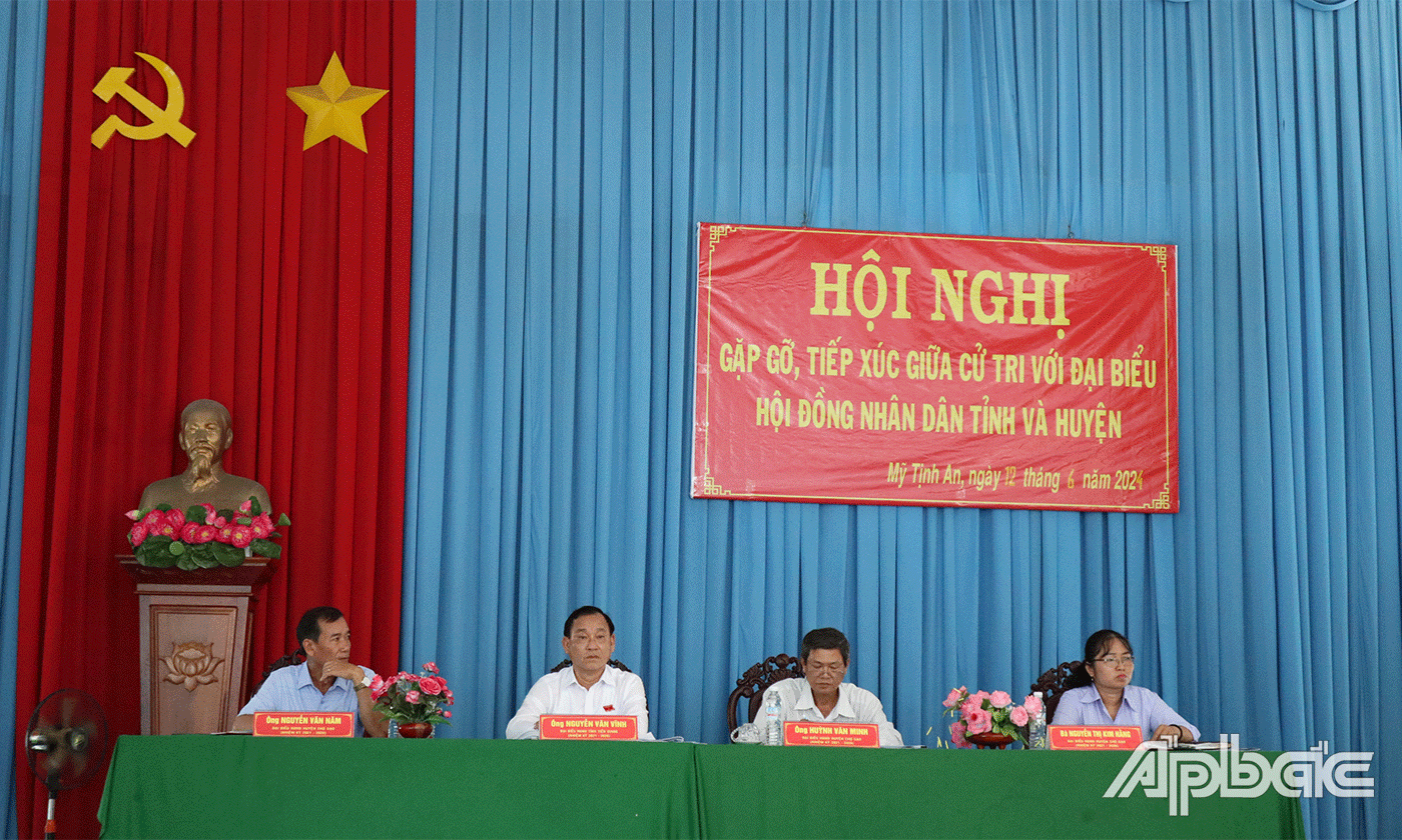 Chủ tịch UBND tỉnh Nguyễn Văn Vĩnh tiếp xúc cử tri huyện Chợ Gạo.