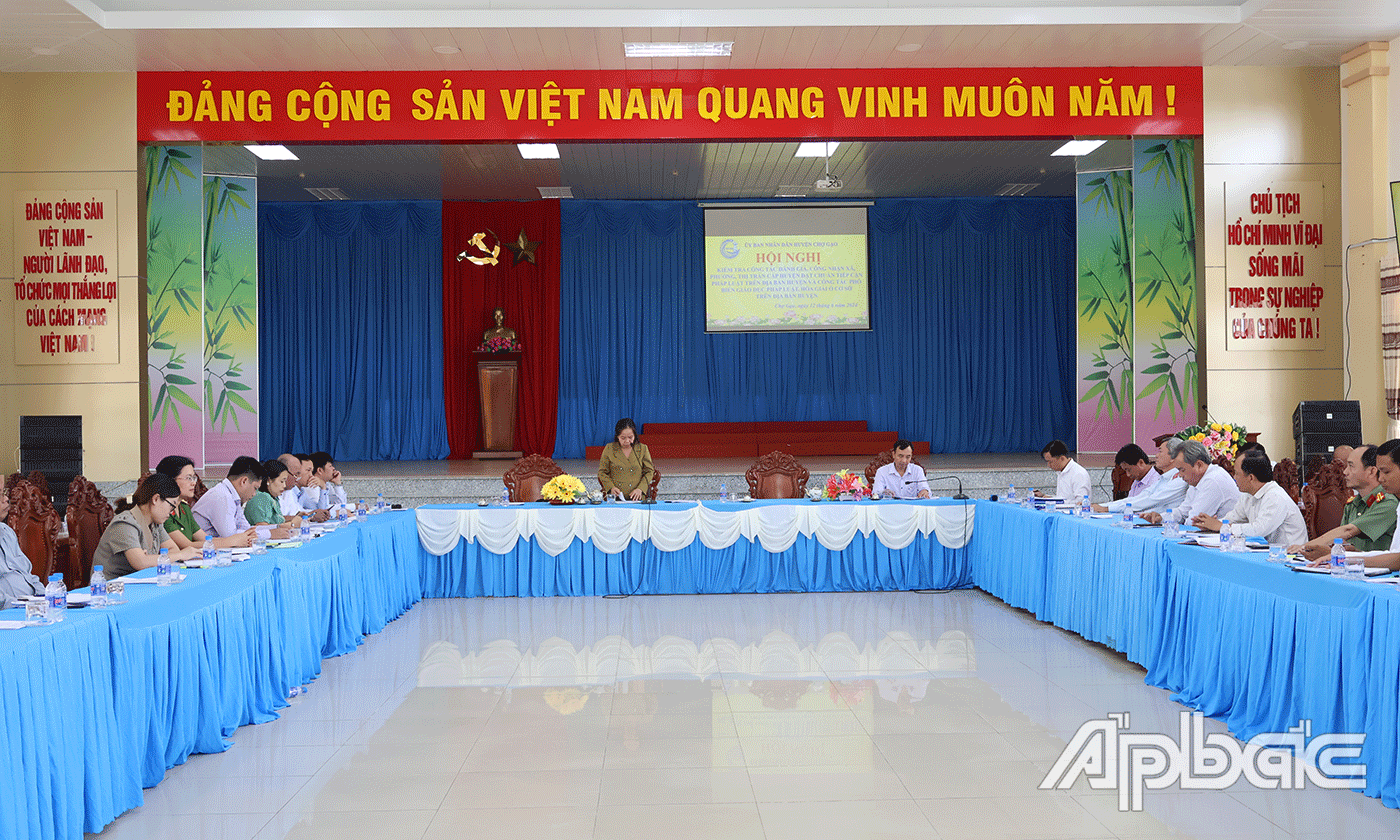 Quang cảnh buổi làm việc.