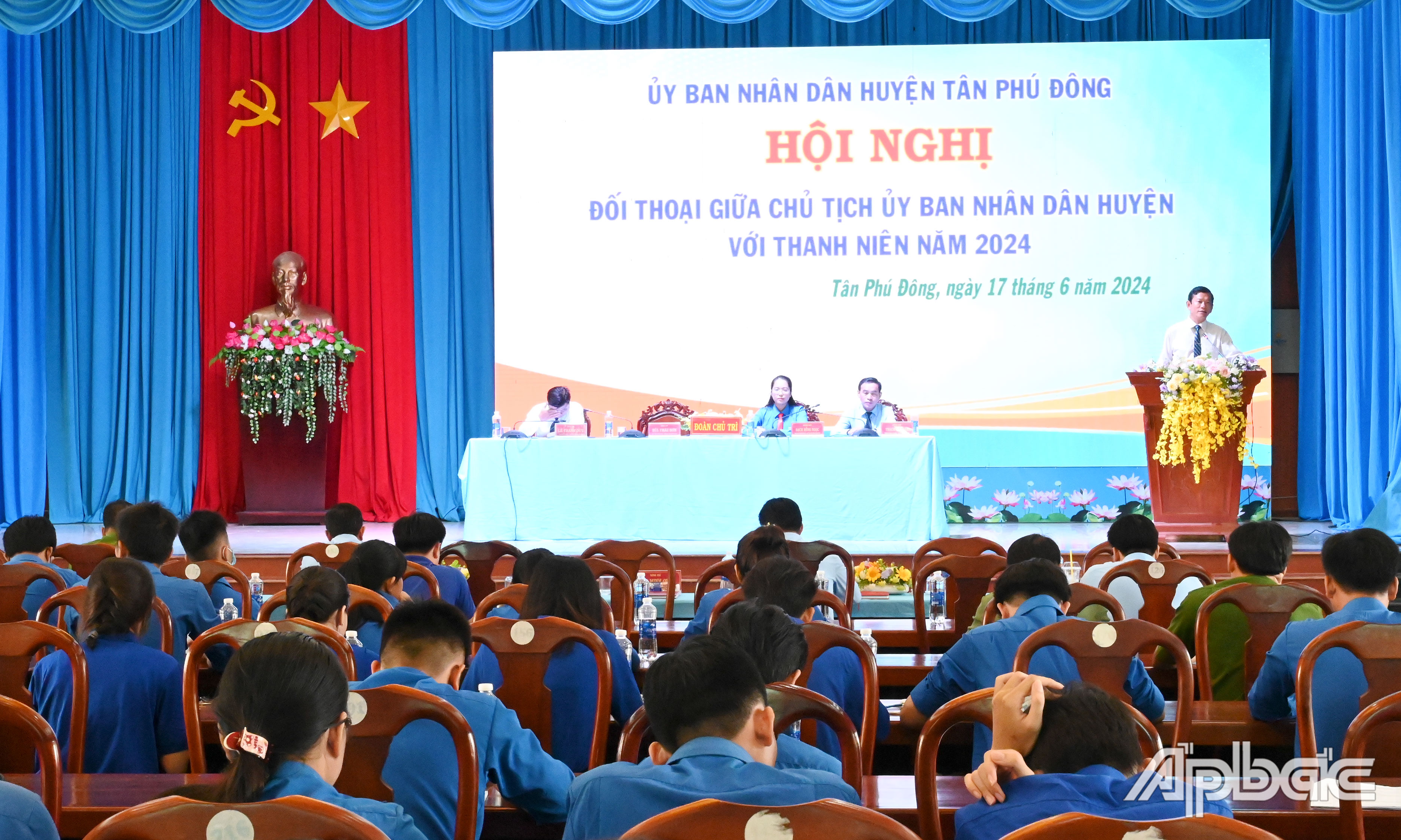 Quang cảnh buổi đối thoại.