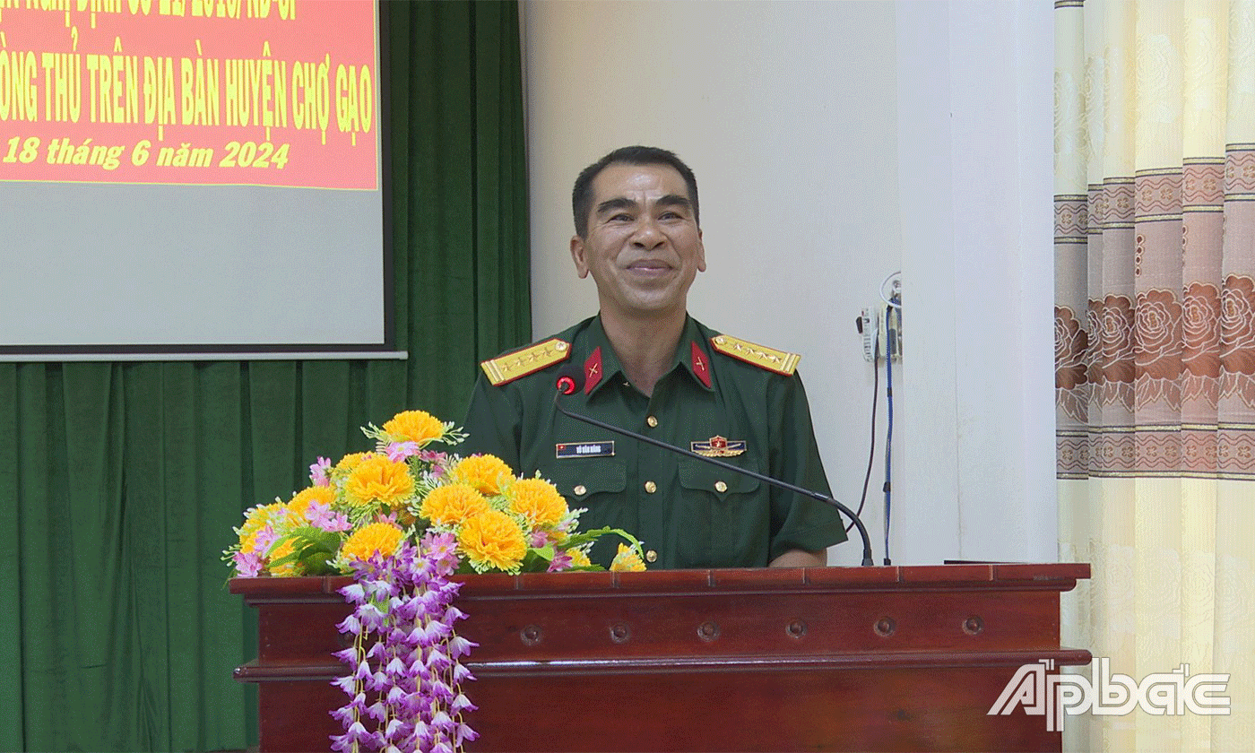 Đại tá Võ Văn NănG, Phó Chỉ huy trưởng Bộ Chỉ huy quân sự tỉnh phát biểu tại hội nghị.