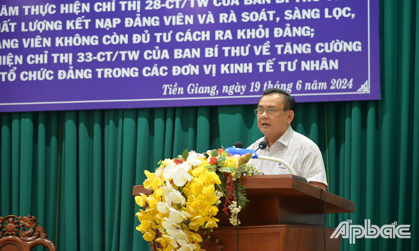 Đồng chí Võ Văn Bình phát biểu chỉ đạo hội nghị.