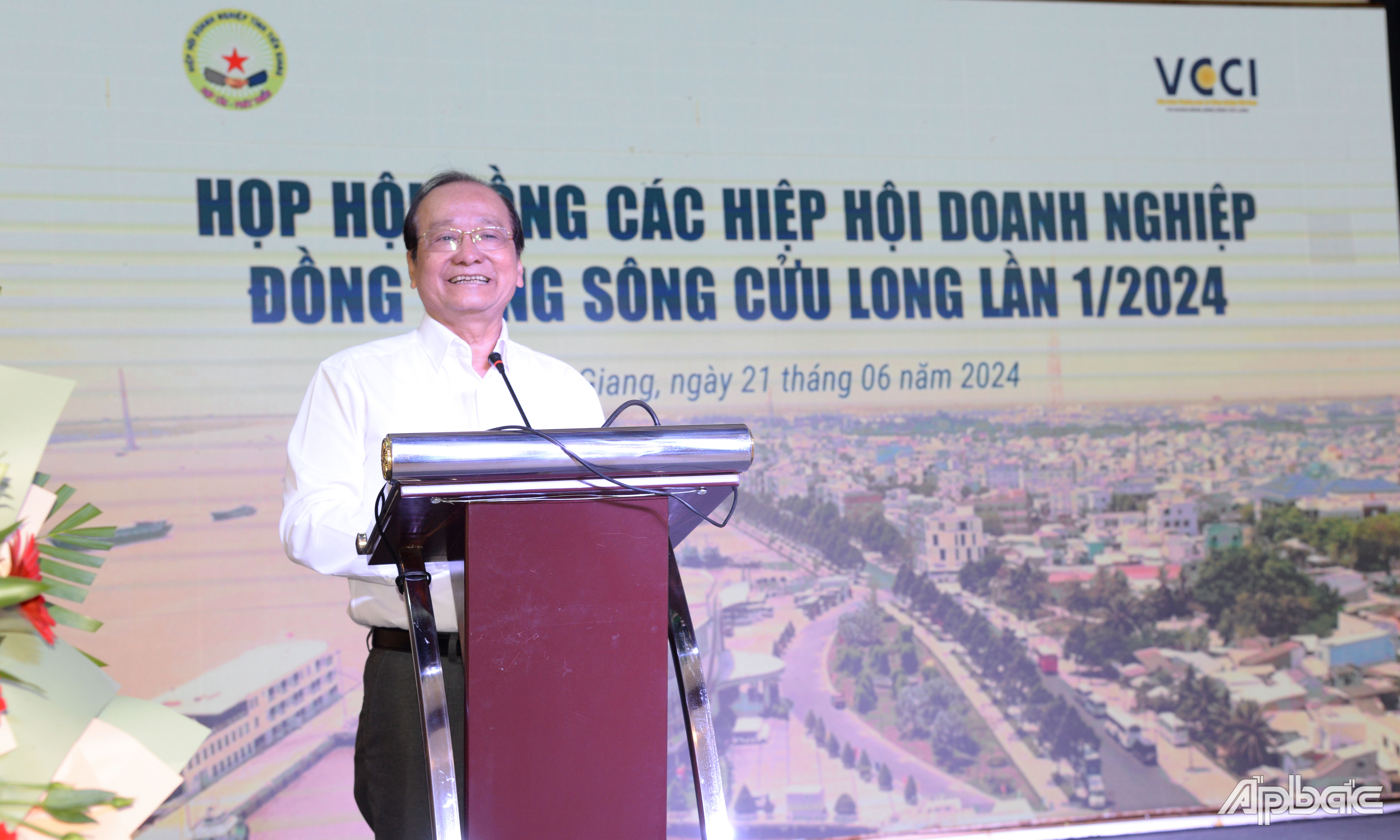 Chủ tịch Hiệp hội DN tỉnh Tiền Giang phát biểu tại hội nghị.