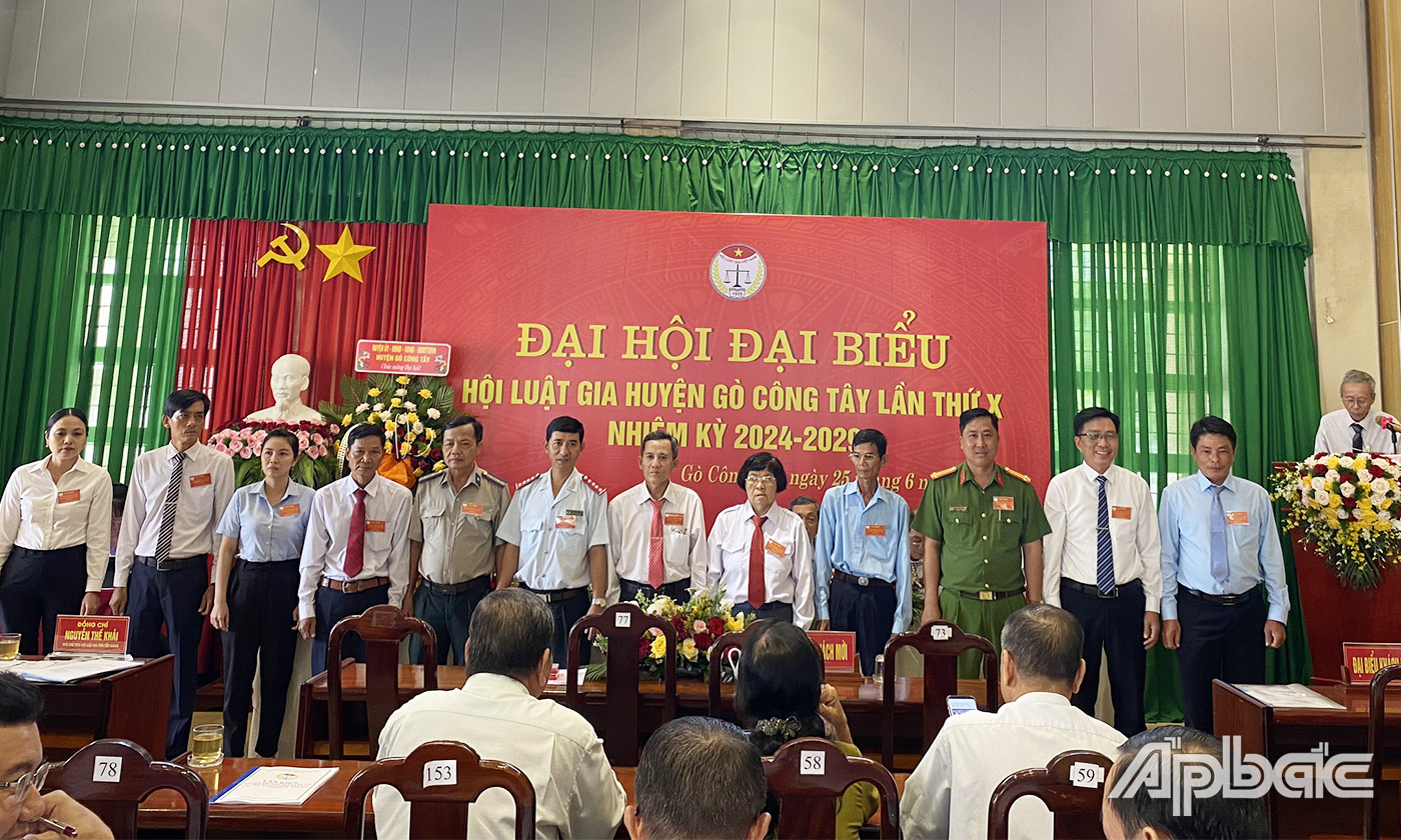 Ban chấp hành nhiệm kỳ mới ra mắt đại hội
